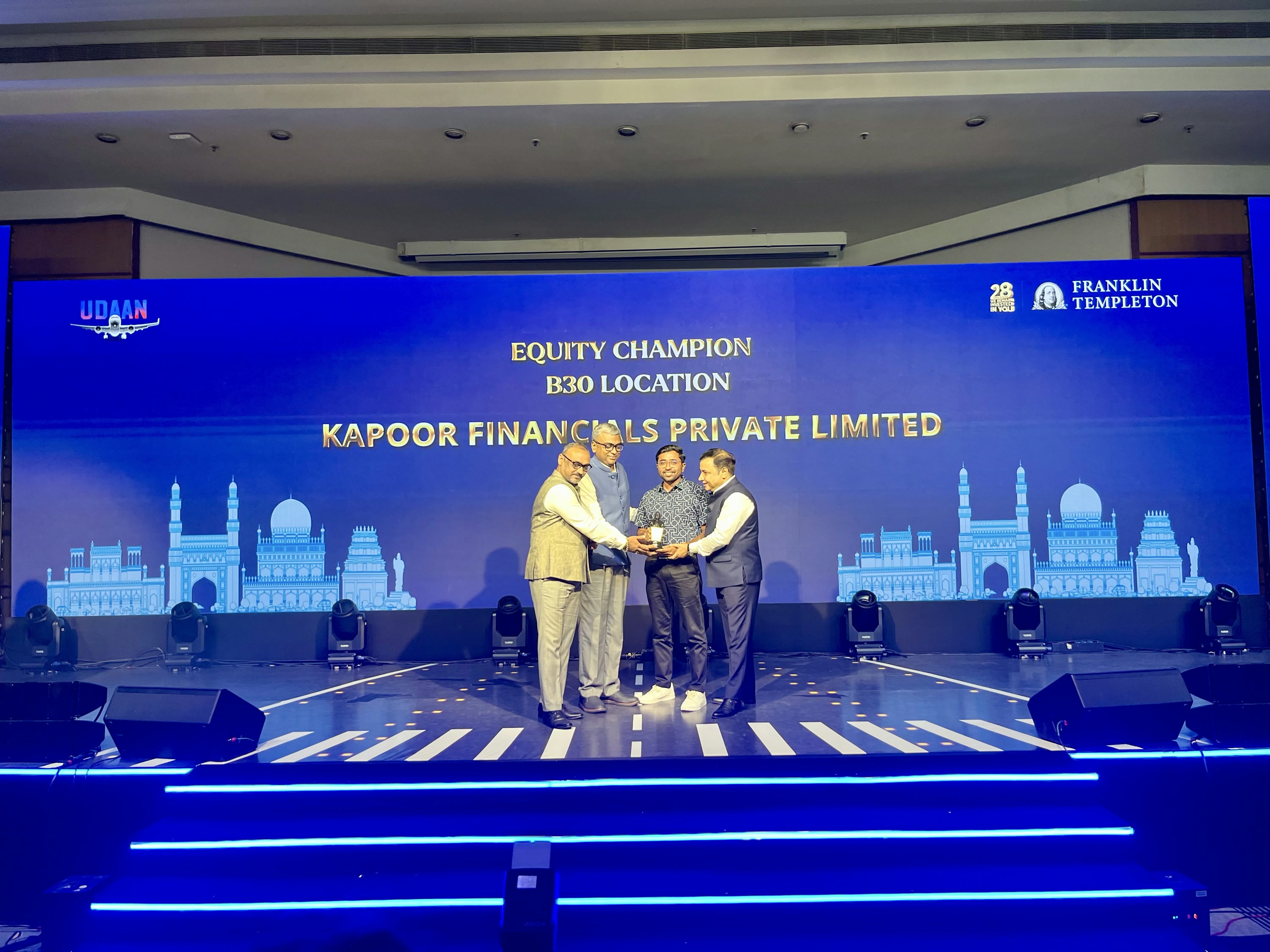 Shubham Kapoor receiving the Franklin Templeton Equity Champion B30 recognition